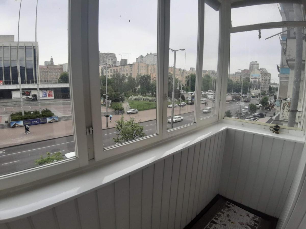 Двухкомнатная Вид На Дворец Украина Kiev Buitenkant foto